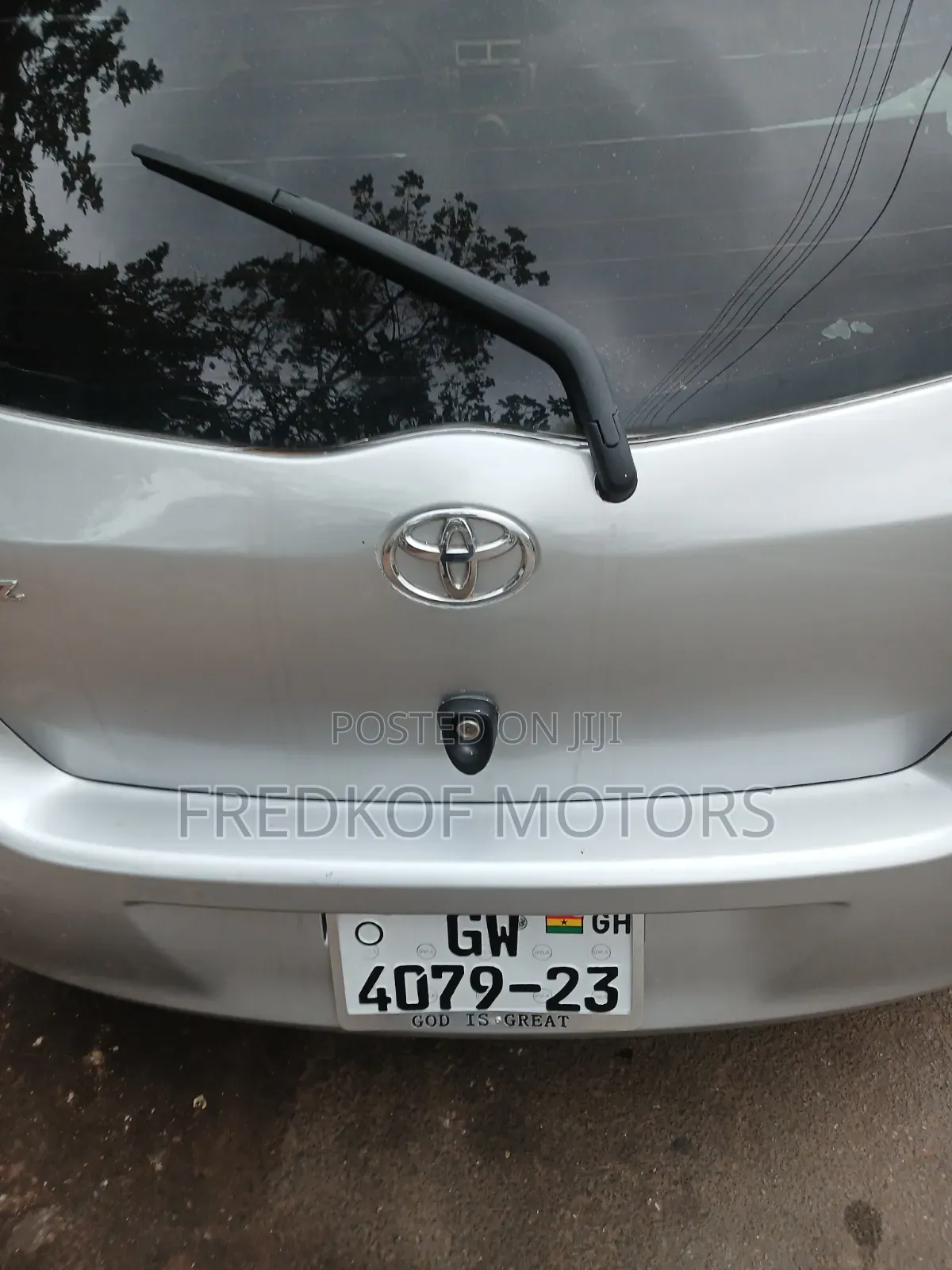 Toyota Vitz 1.3 FWD 3dr 2012 Silver