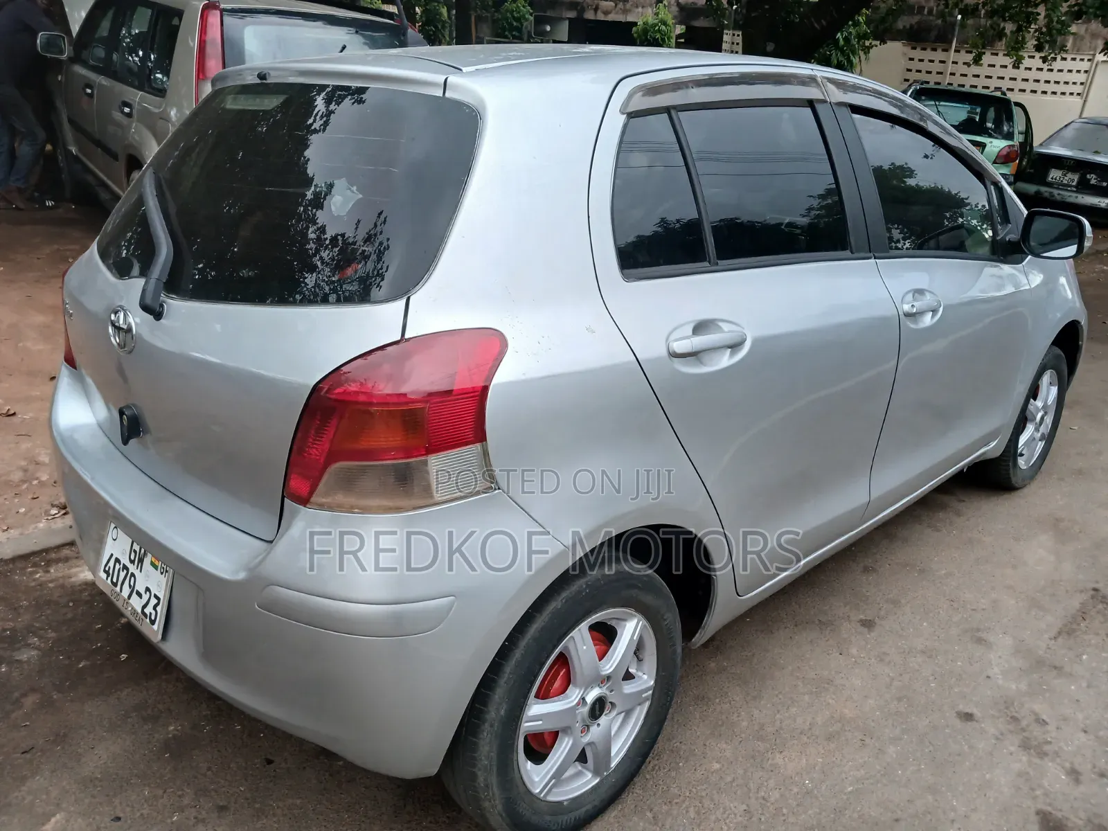Toyota Vitz 1.3 FWD 3dr 2012 Silver