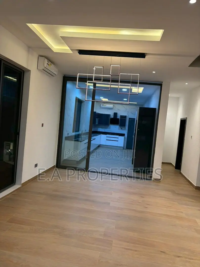 4bdrm Mansion in E A Properties, School Junction for sale
