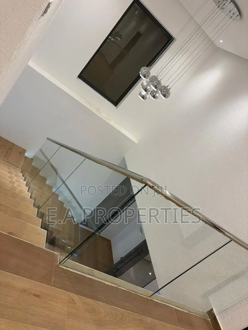 4bdrm Mansion in E A Properties, School Junction for sale