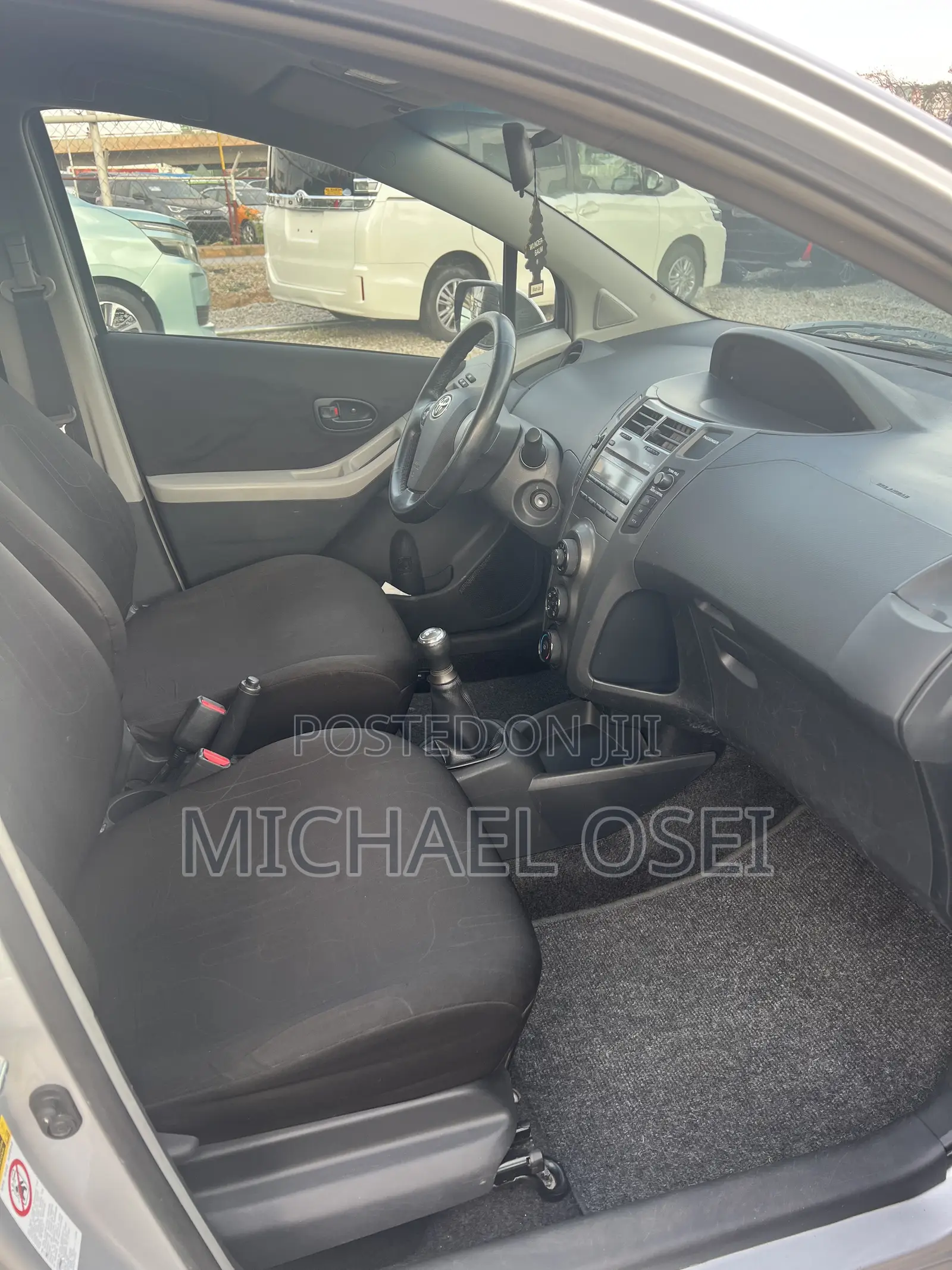 Toyota Yaris Base Hatchback 3dr 2010 Silver