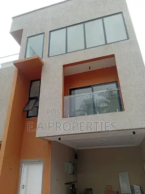 6bdrm House in E A Properties, Ghana Link Area for sale