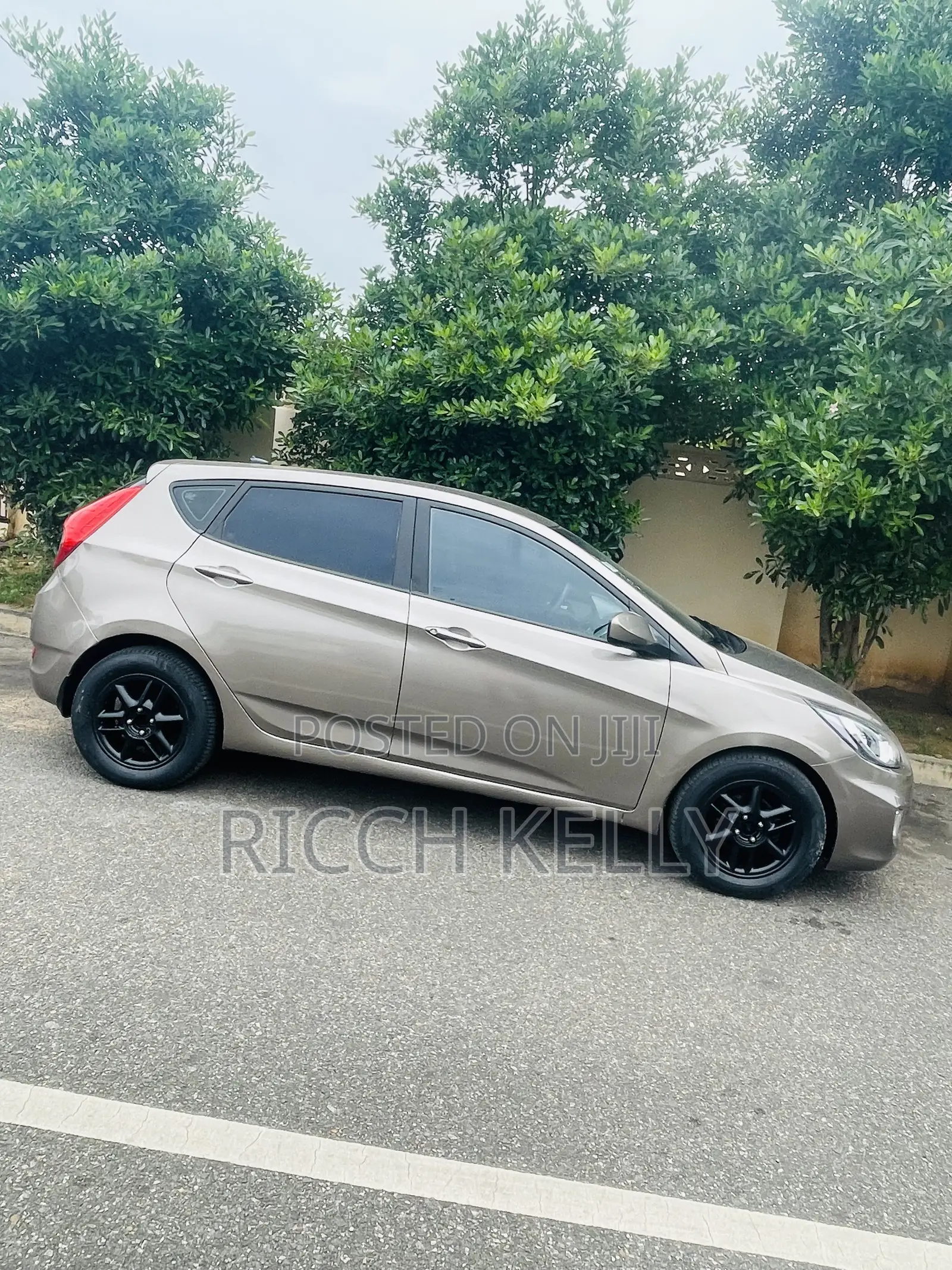Hyundai Accent 2013 Brown
