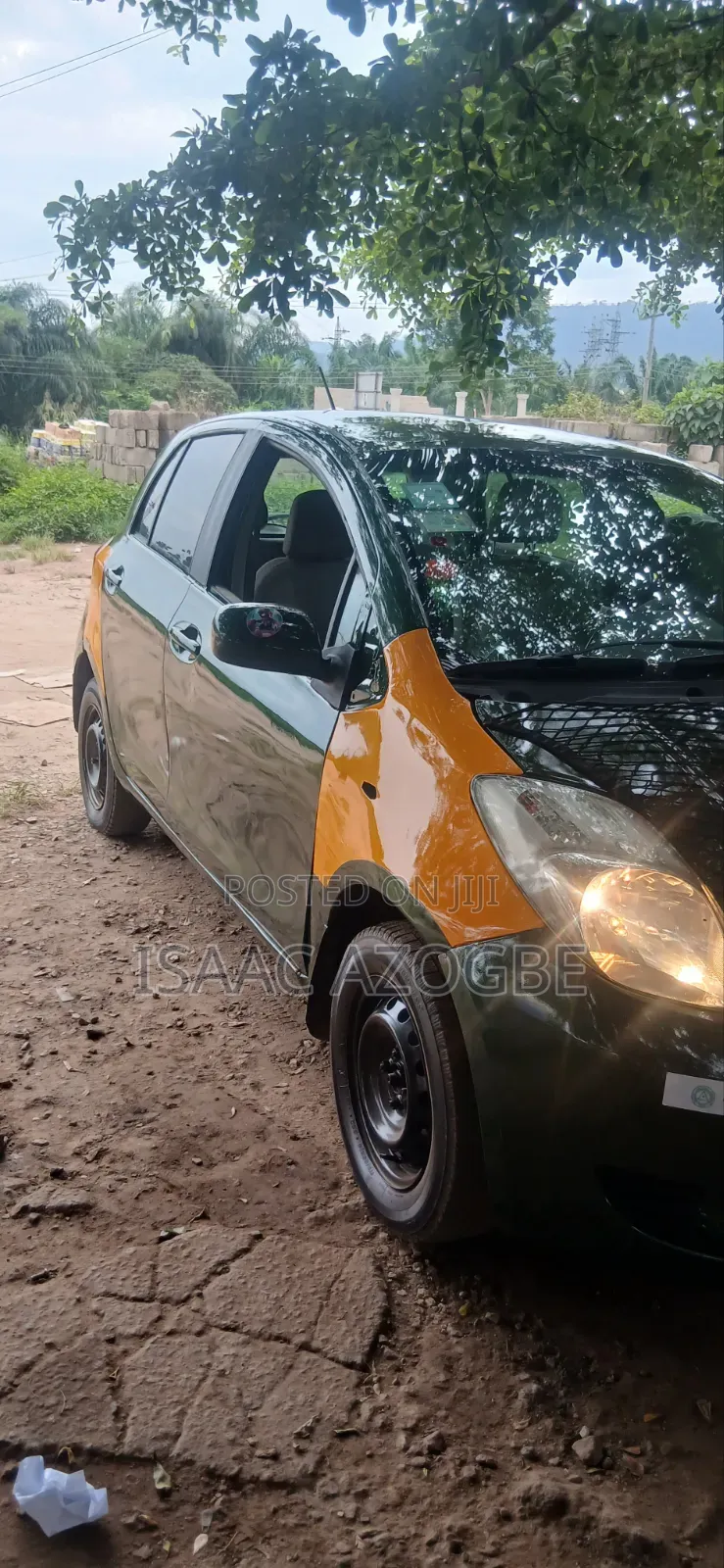 Toyota Vitz 2010 Green