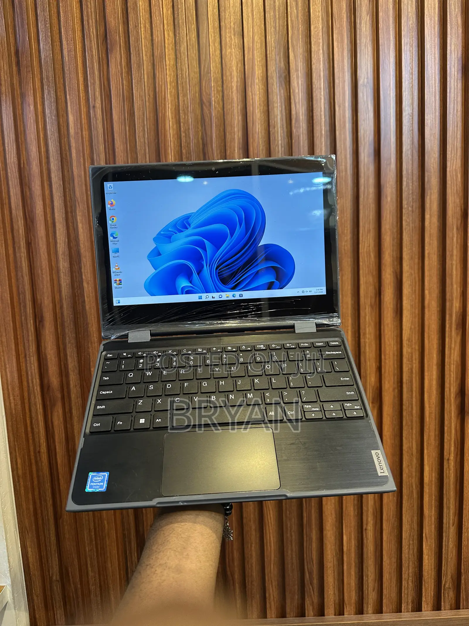 Laptop Lenovo 300e 4GB Intel Core i3 SSD 128GB
