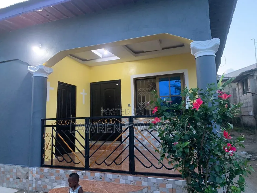 4bdrm House in Atwima Kwanwoma for sale