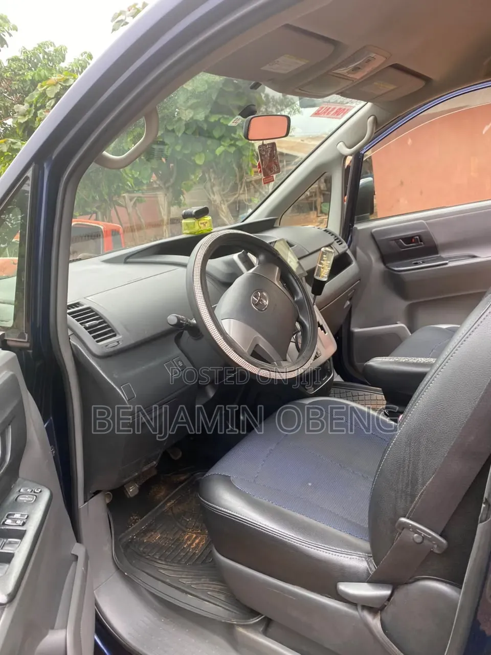 Toyota Voxy 2013 Black