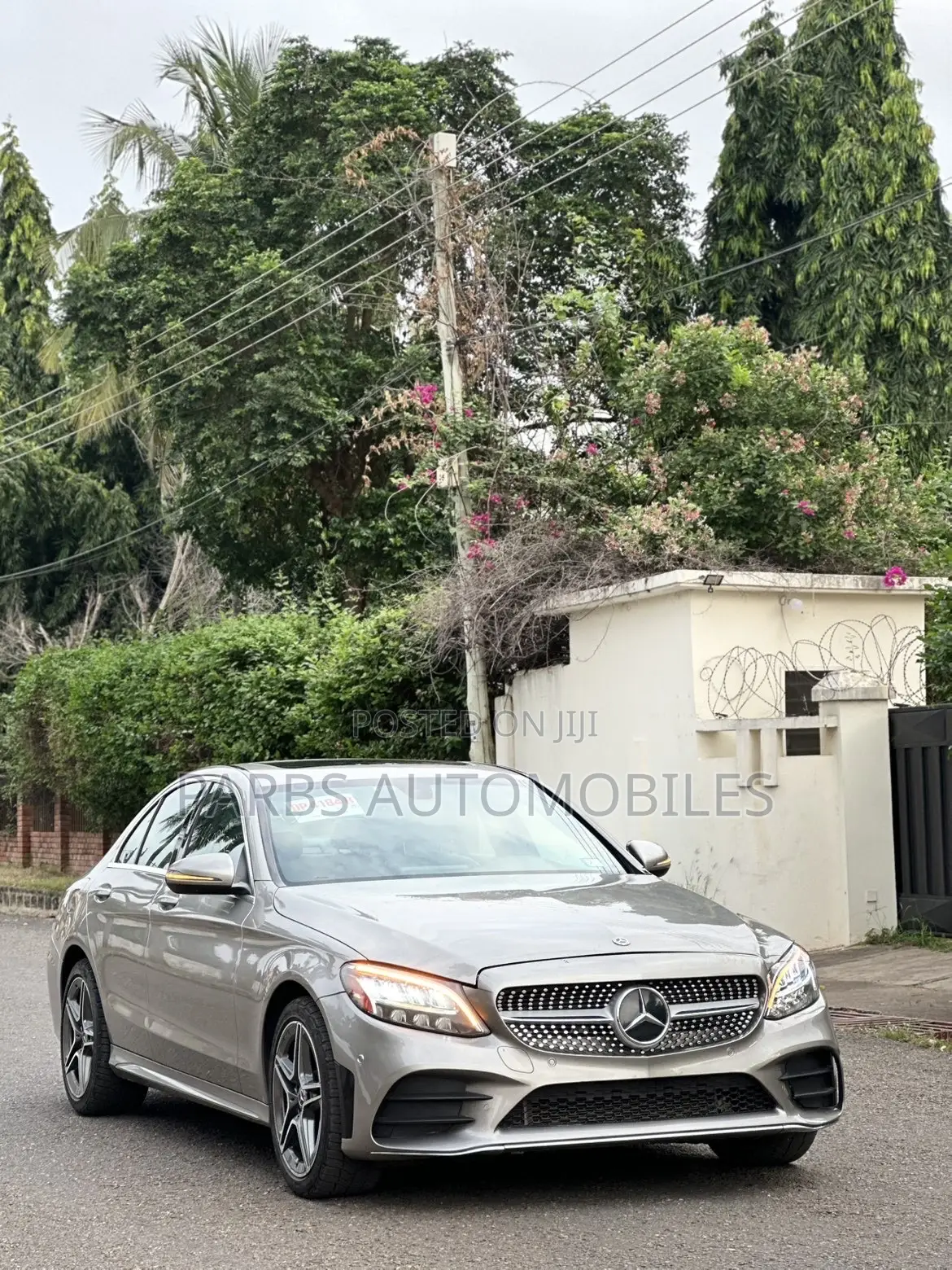 Mercedes-Benz C300 2020 Gold