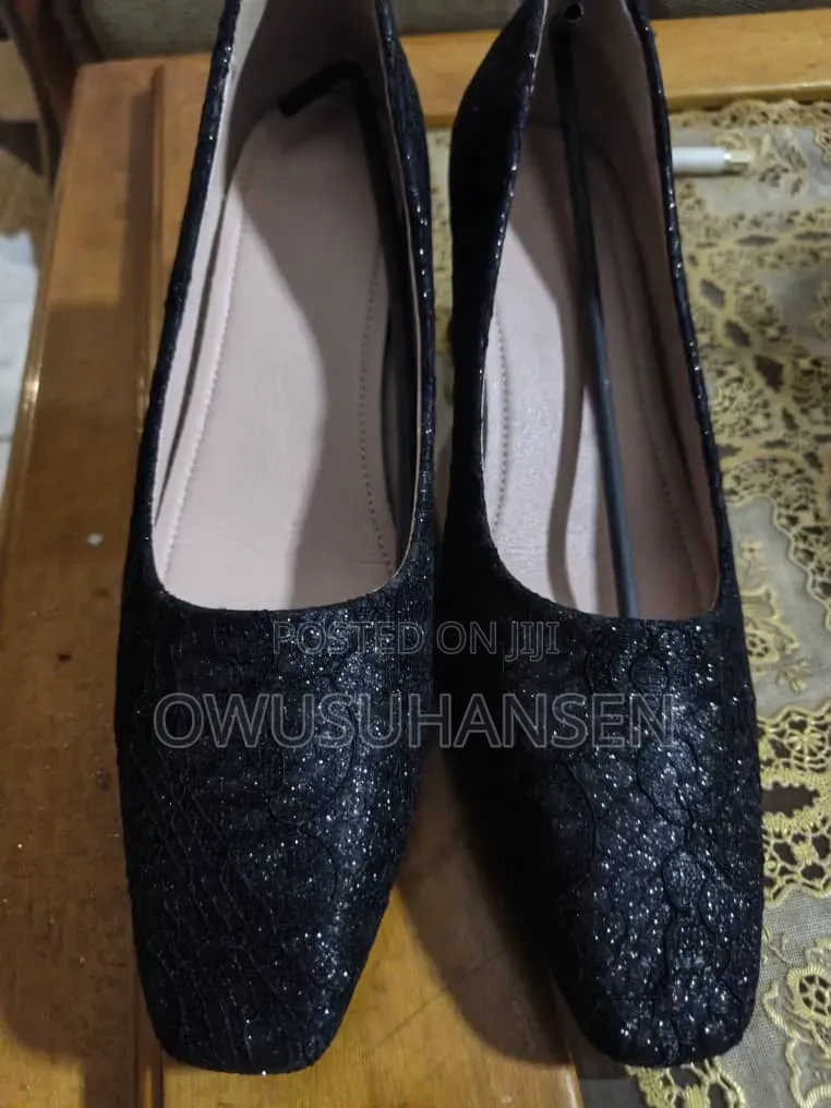 Ladies Shoe