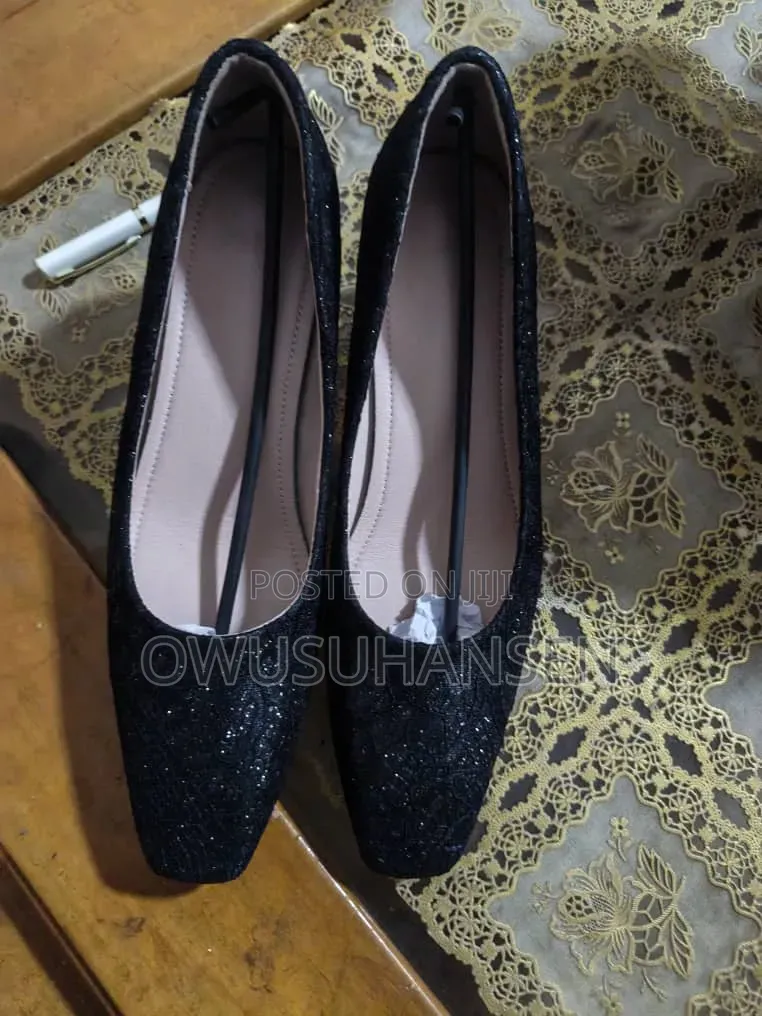Ladies Shoe
