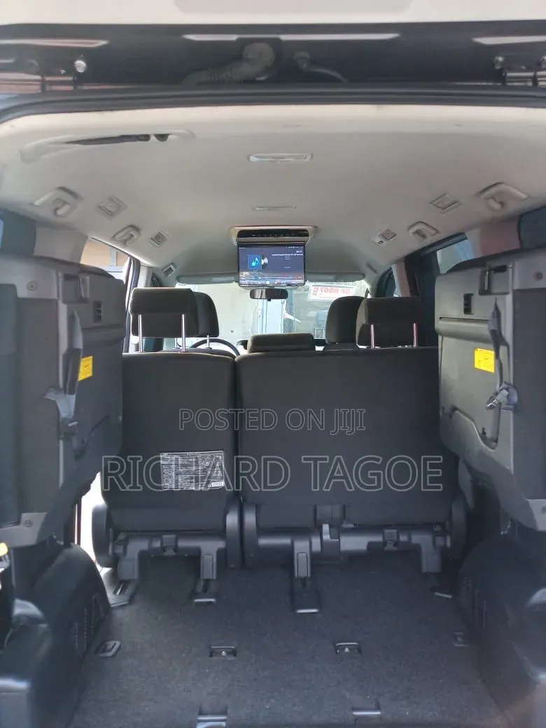 Toyota Voxy 2013 Gray