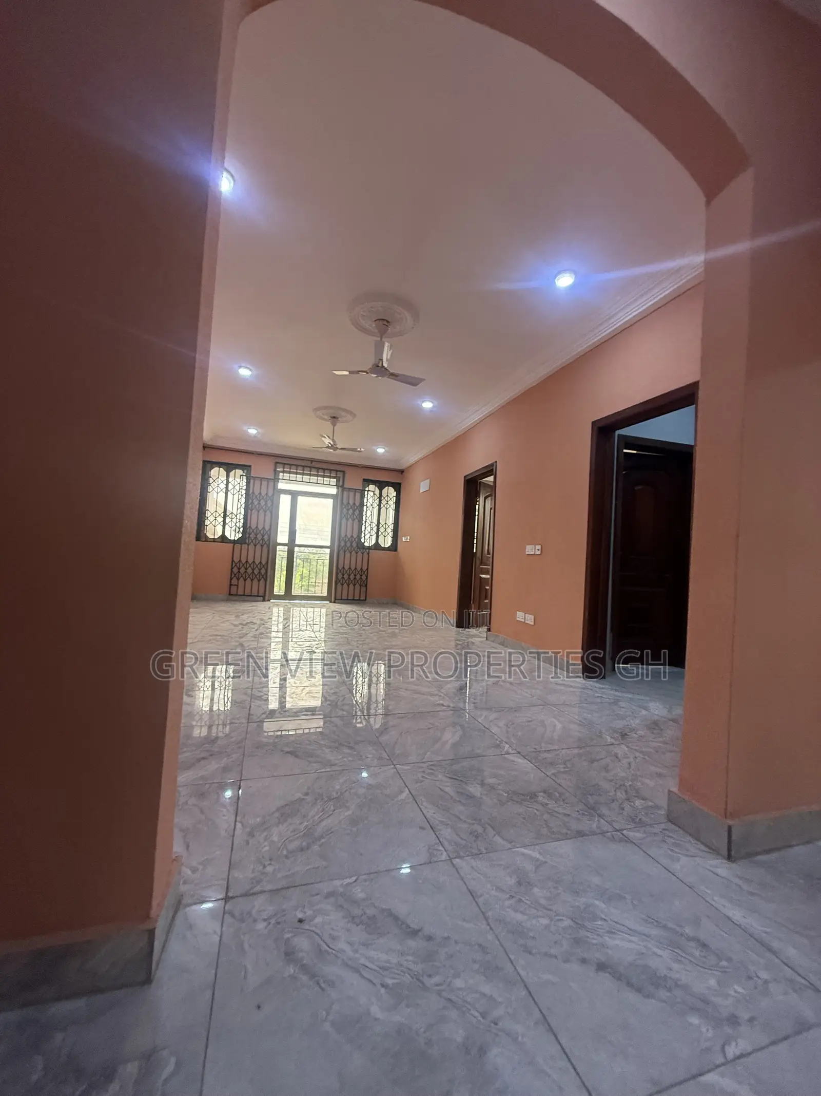 2bdrm Apartment in West Hills Mall Area for rent