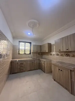 2bdrm Apartment in West Hills Mall Area for rent