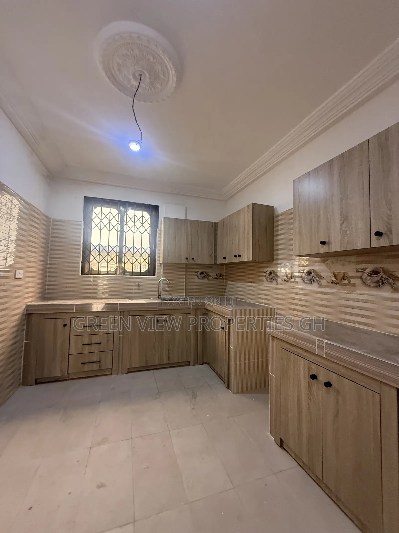 2bdrm Apartment in West Hills Mall Area for rent