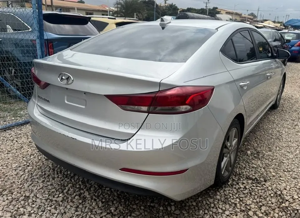 Hyundai Elantra 2017 Silver