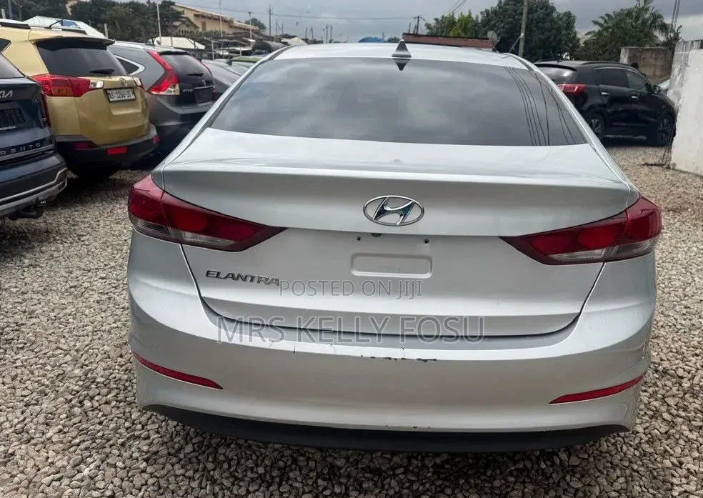 Hyundai Elantra 2017 Silver
