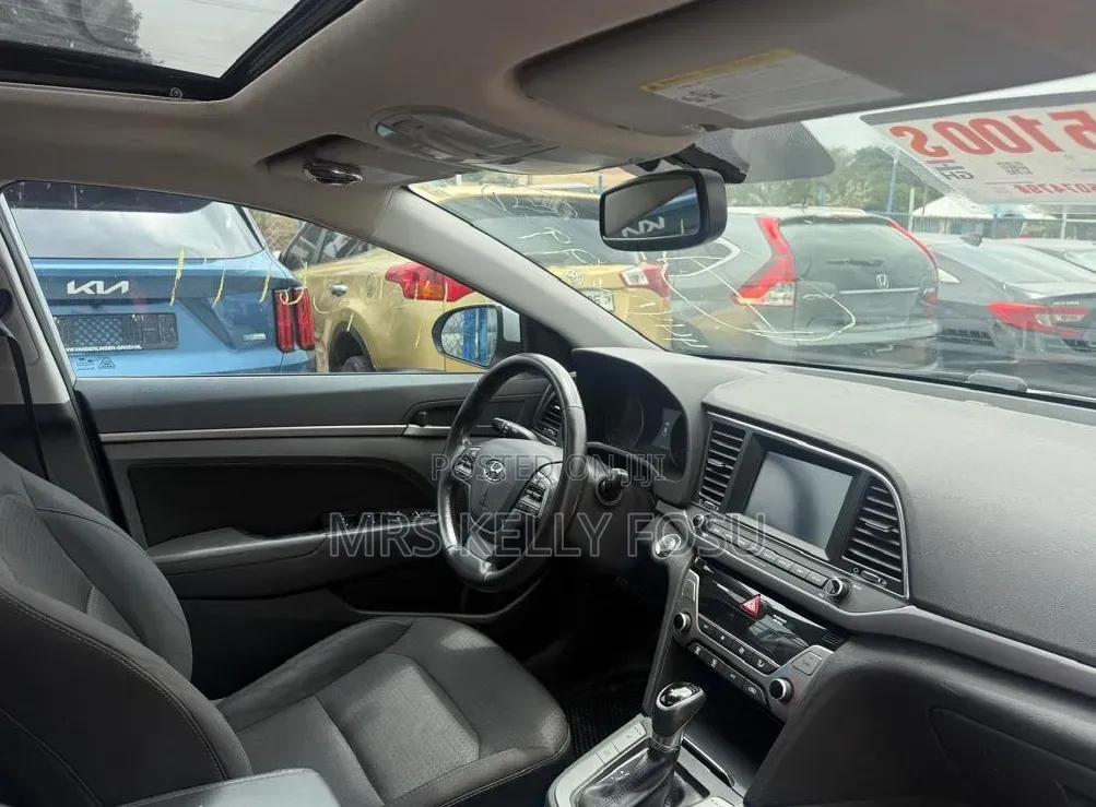 Hyundai Elantra 2017 Silver