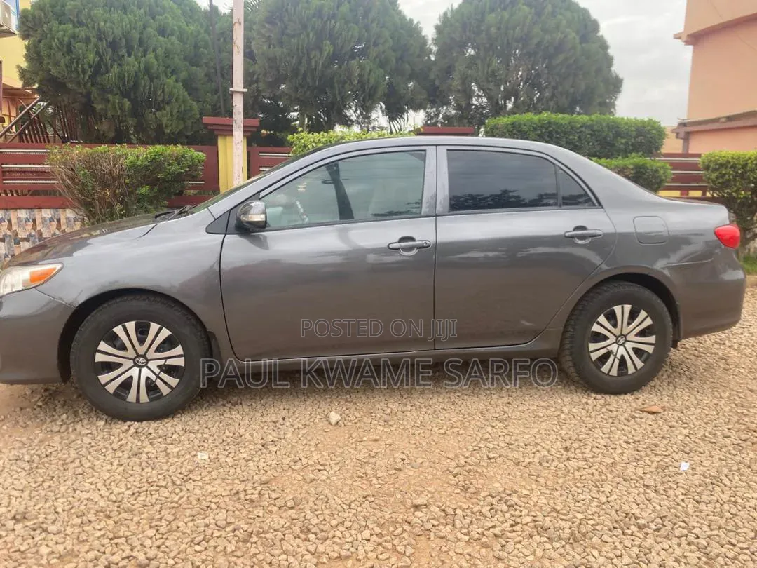 Toyota Corolla LE 4dr Sedan (1.8L 4cyl 4A) 2013 Gray