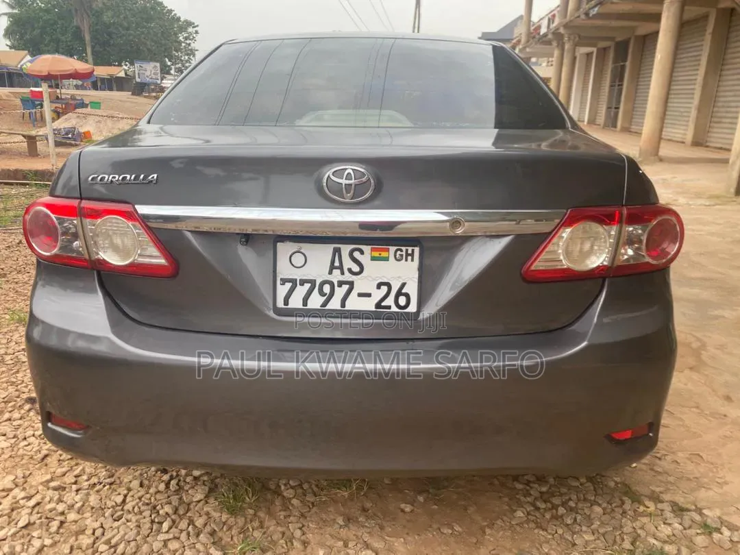 Toyota Corolla LE 4dr Sedan (1.8L 4cyl 4A) 2013 Gray
