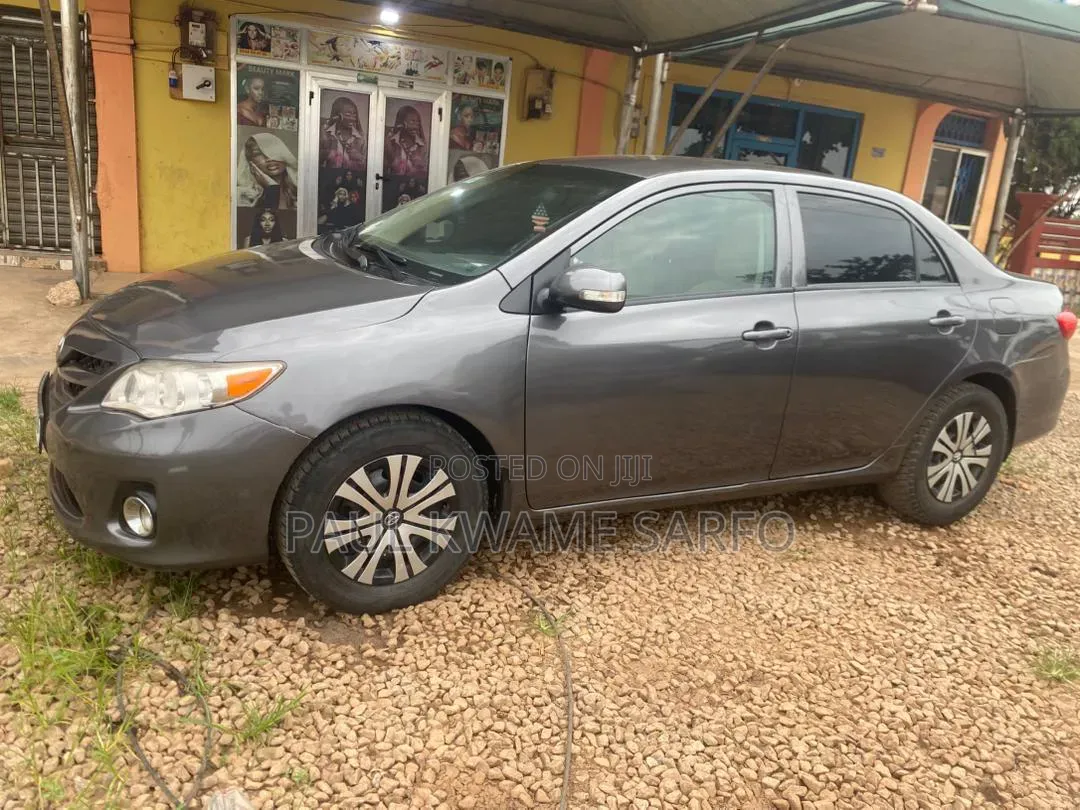 Toyota Corolla LE 4dr Sedan (1.8L 4cyl 4A) 2013 Gray