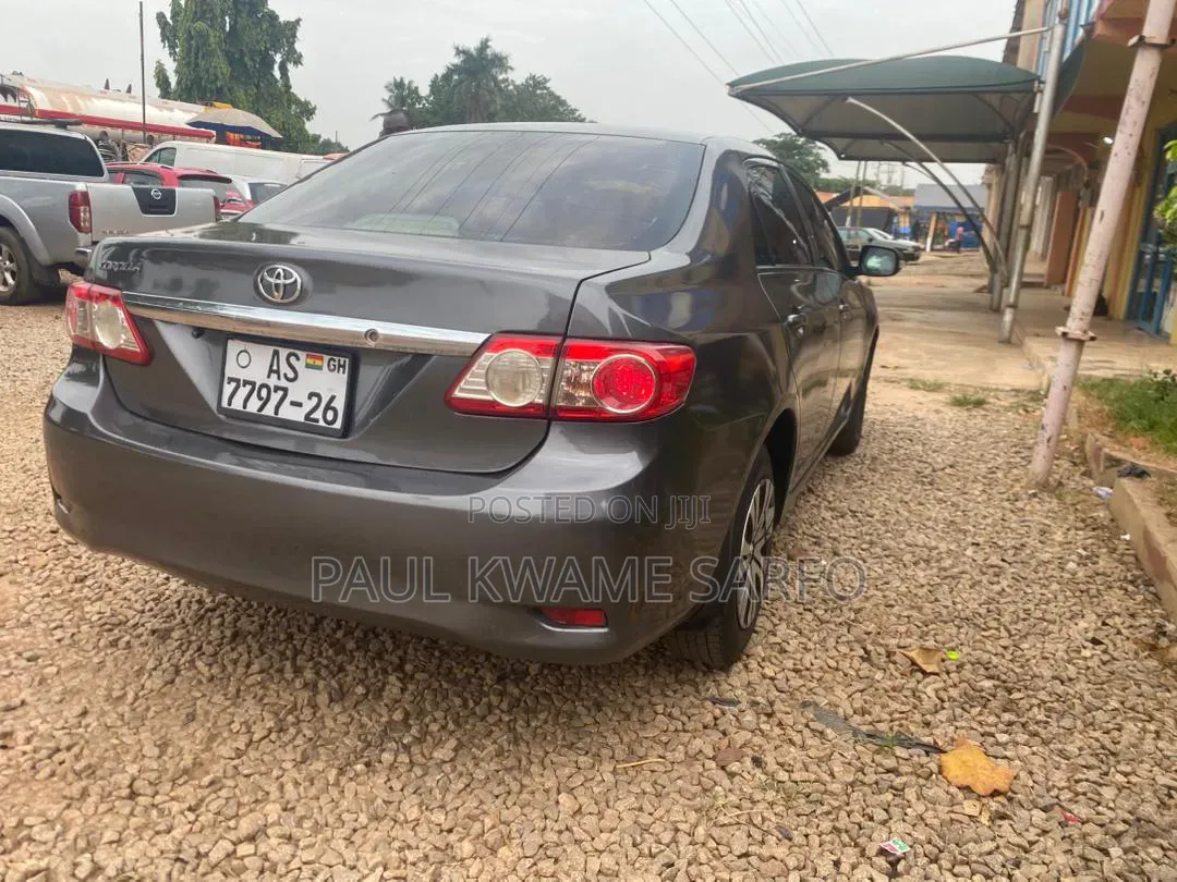 Toyota Corolla LE 4dr Sedan (1.8L 4cyl 4A) 2013 Gray