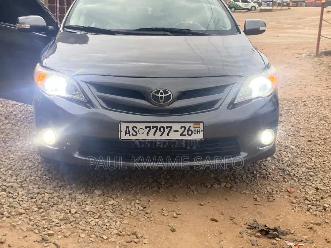 Toyota Corolla LE 4dr Sedan (1.8L 4cyl 4A) 2013 Gray