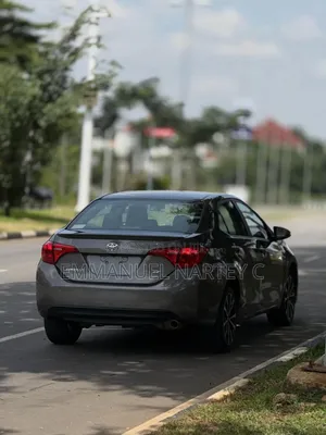 Toyota Corolla 2018 Brown