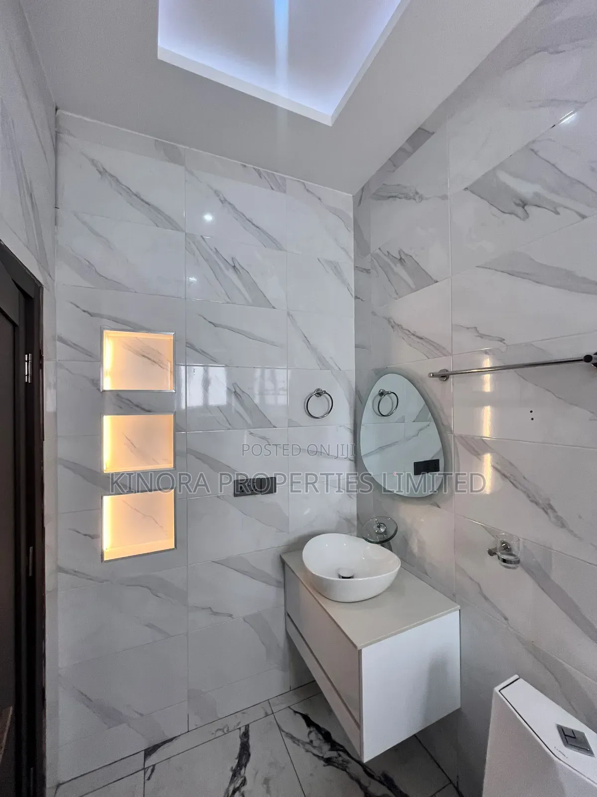 5bdrm Duplex in Nanakrom, School Junction for rent
