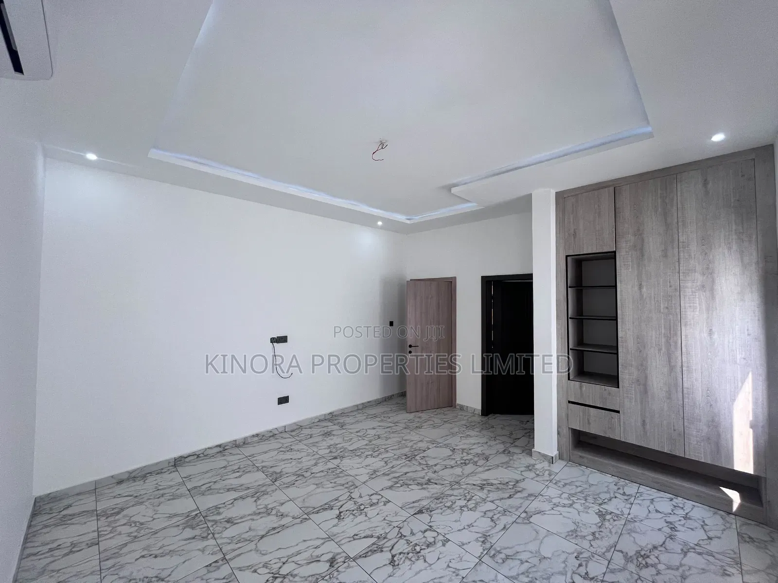 5bdrm Duplex in Nanakrom, School Junction for rent