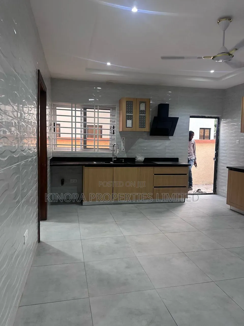 5bdrm Duplex in Nanakrom, School Junction for rent