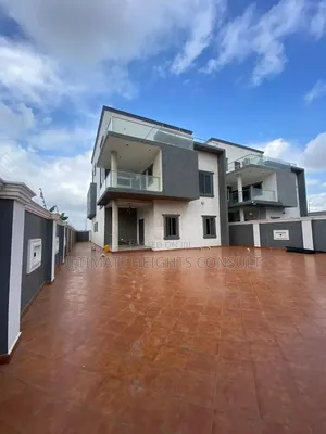 5bdrm House in Achimota Mile 7 for sale
