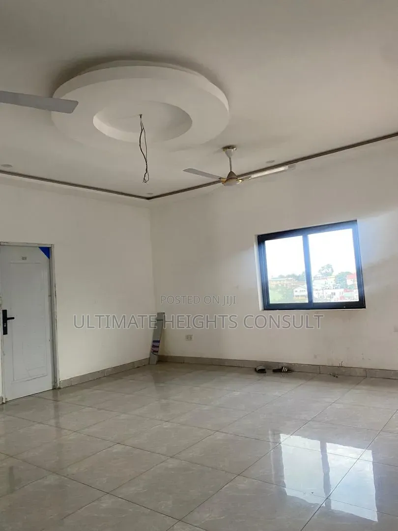 5bdrm House in Achimota Mile 7 for sale