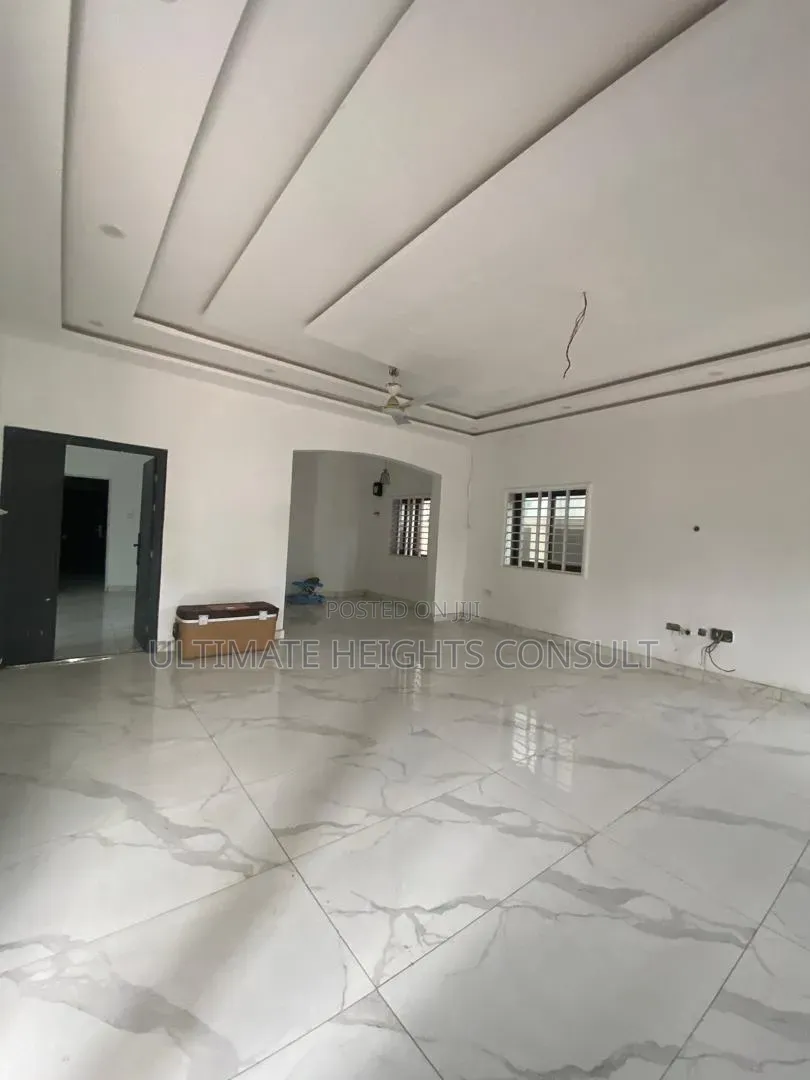 5bdrm House in Achimota Mile 7 for sale