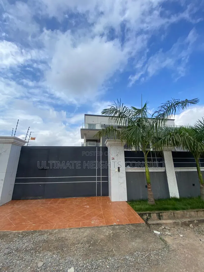 5bdrm House in Achimota Mile 7 for sale