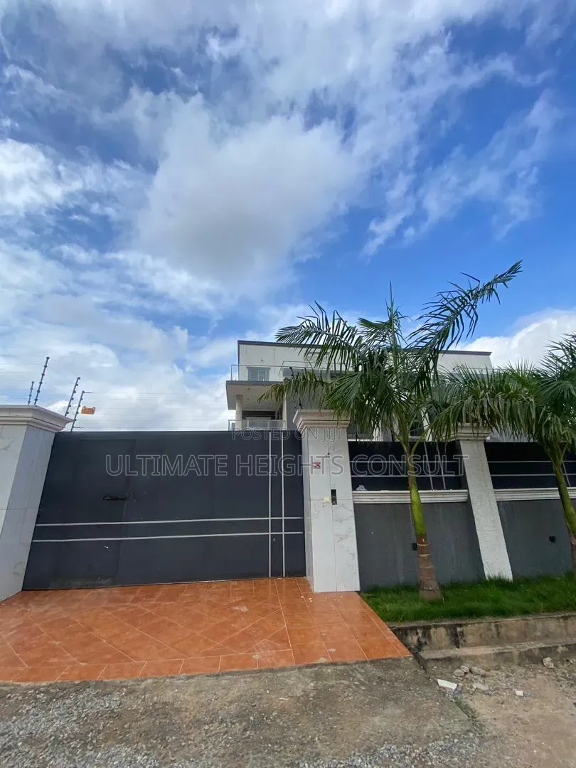 5bdrm House in Achimota Mile 7 for sale