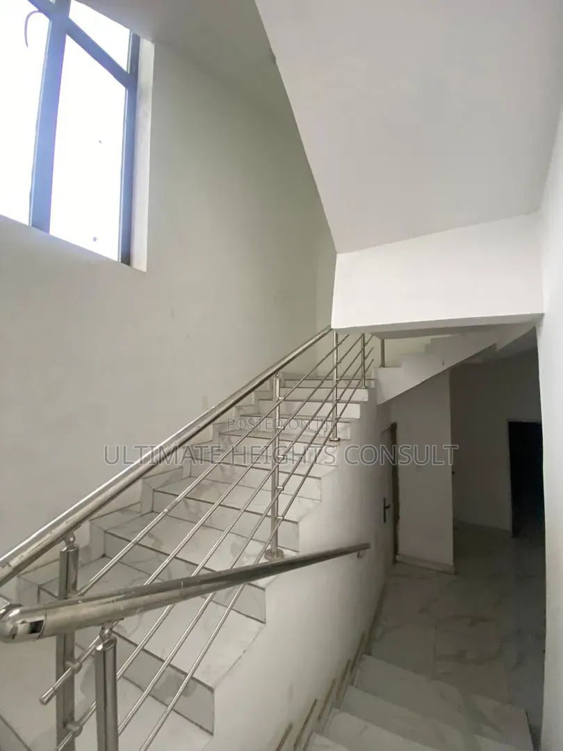 5bdrm House in Achimota Mile 7 for sale