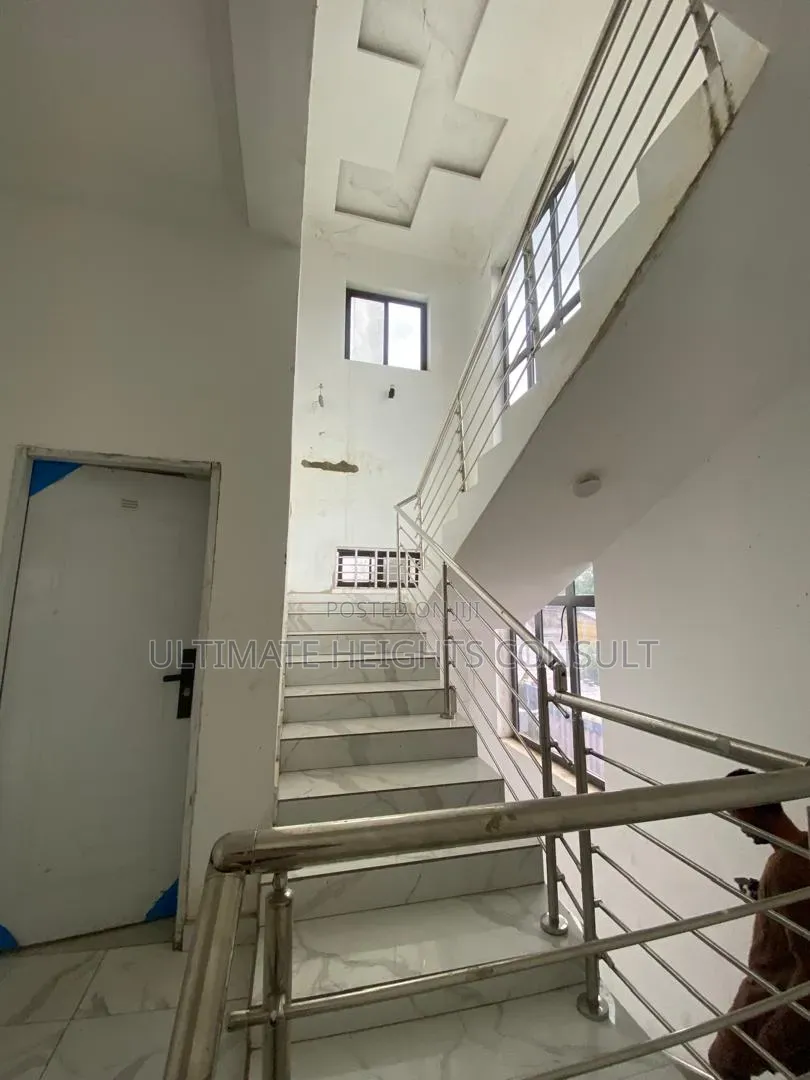 5bdrm House in Achimota Mile 7 for sale