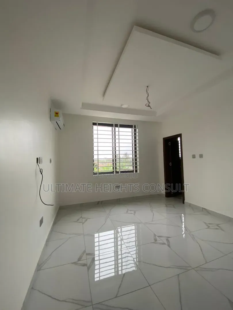 5bdrm House in Achimota Mile 7 for sale