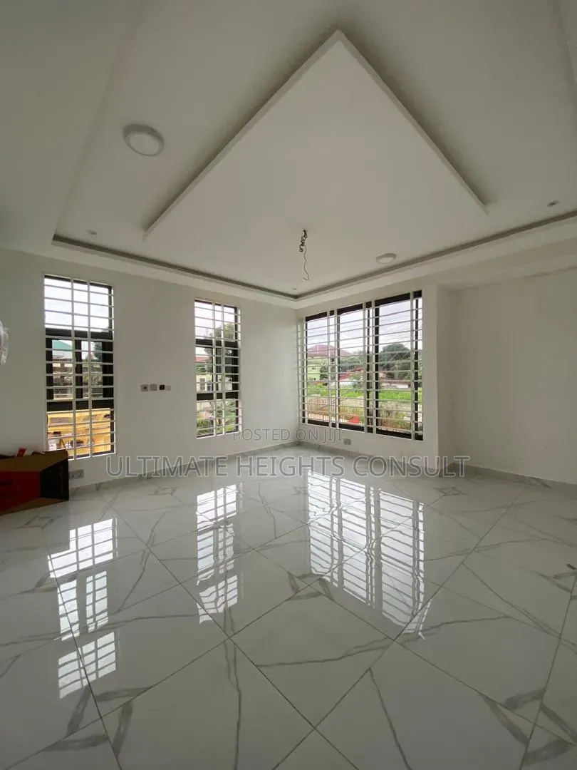 5bdrm House in Achimota Mile 7 for sale