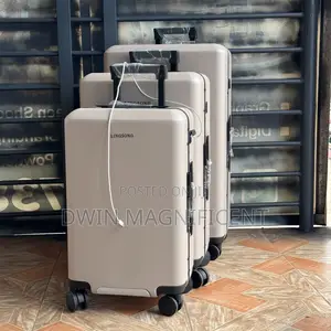 Full 3 Piece Suitcase Set With Charging Port