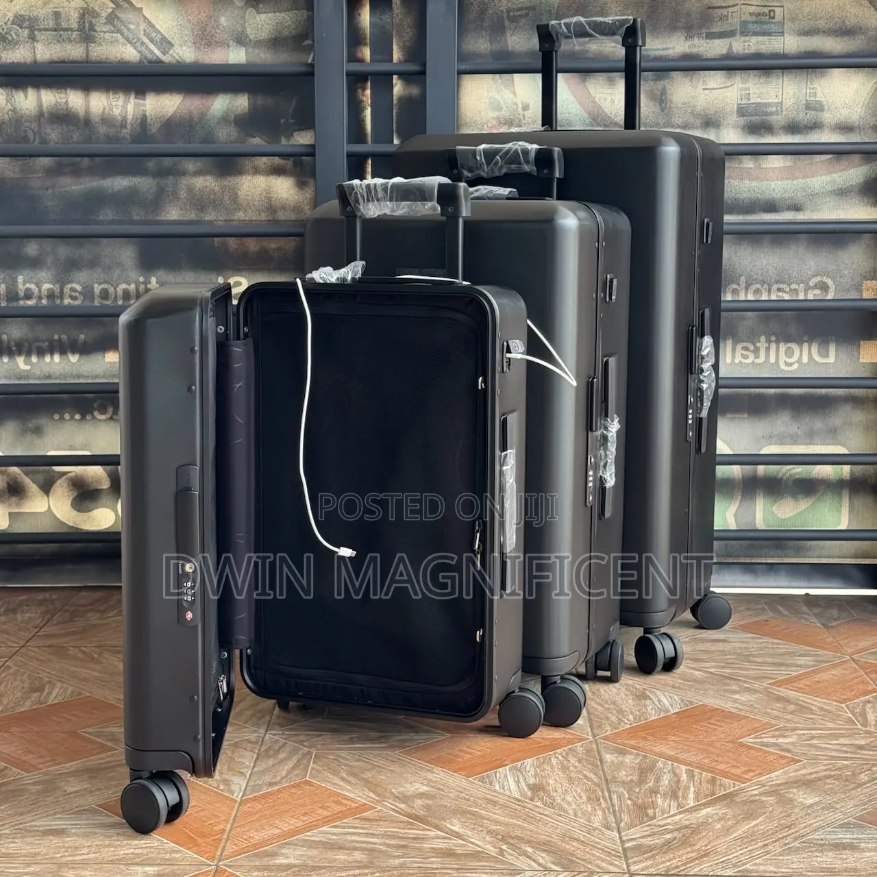 Full 3 Piece Suitcase Set With Charging Port