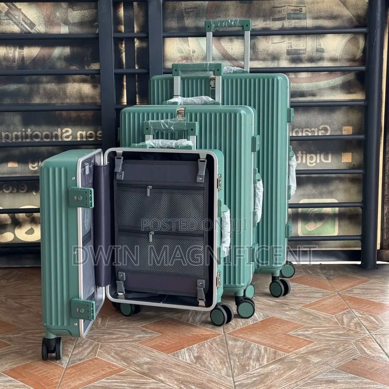Full 3 Piece Suitcase Set With Charging Port
