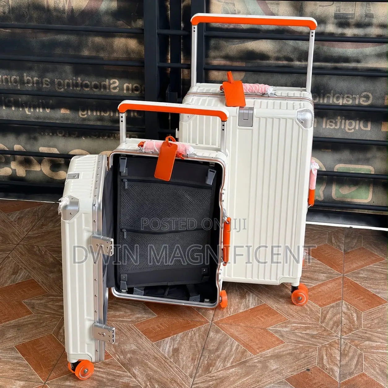 360 Degree Spinner Wheels, Security Locks and Cup Holder