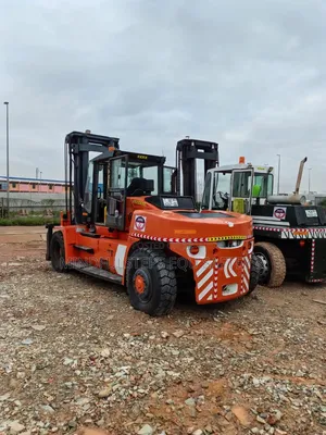 16 Tones Forklift Available for Rentals