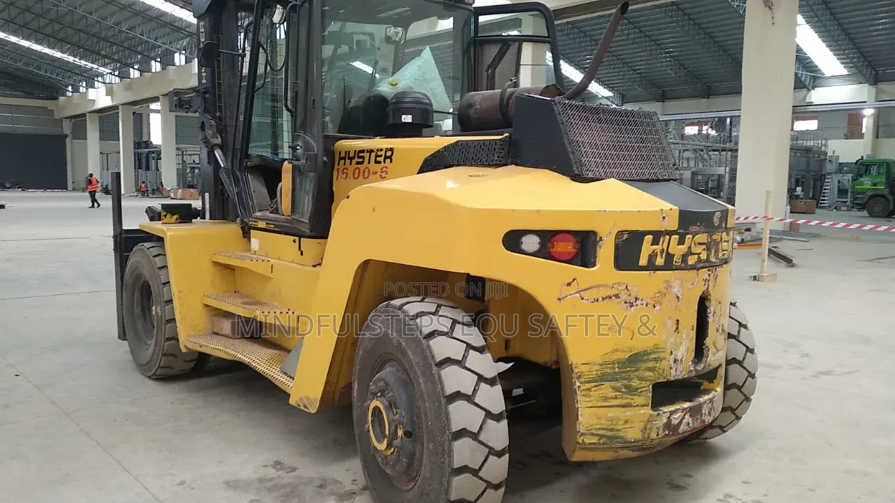 16 Tones Forklift Available for Rentals