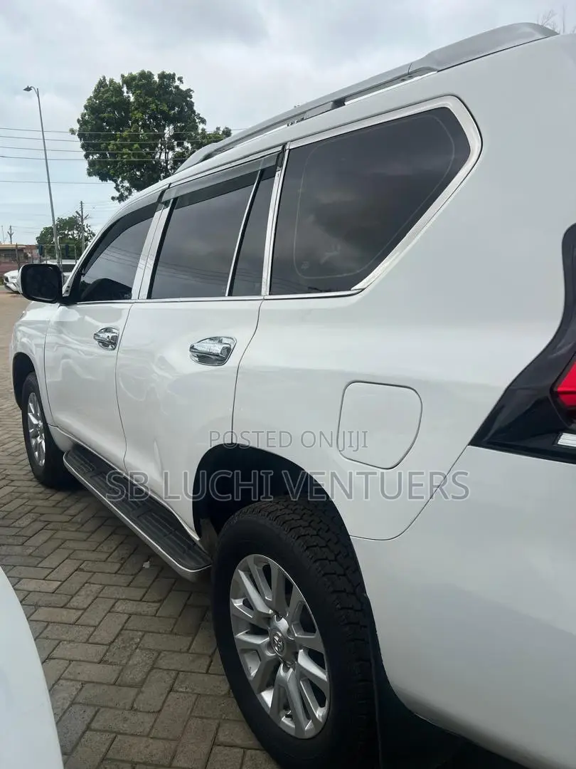 Toyota Land Cruiser 2019 White