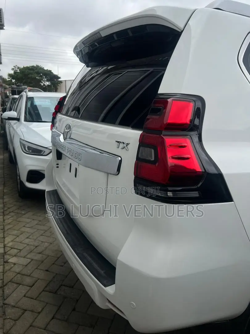Toyota Land Cruiser 2019 White