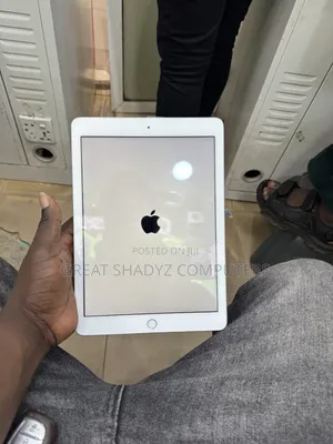 Apple iPad Wi-Fi 128 GB White
