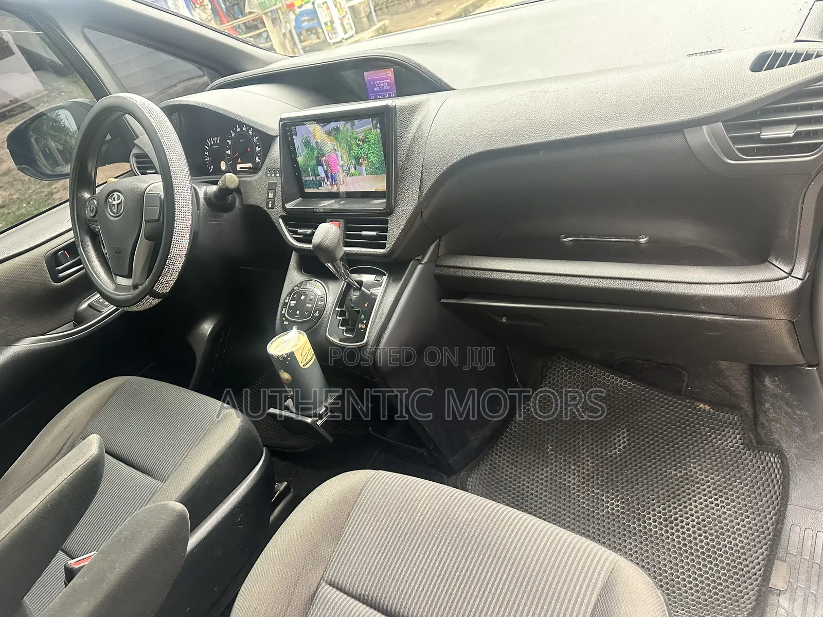 Toyota Voxy 2014 Gray