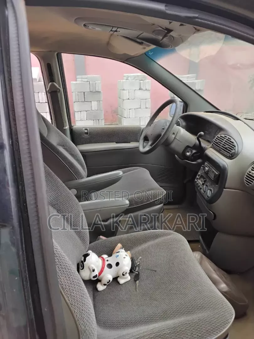Dodge RAM Van 2000 Black